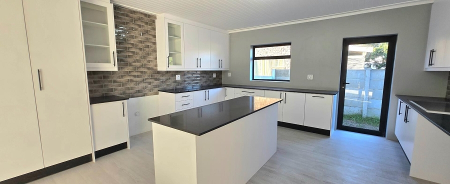 4 Bedroom Property for Sale in Franskraal Western Cape